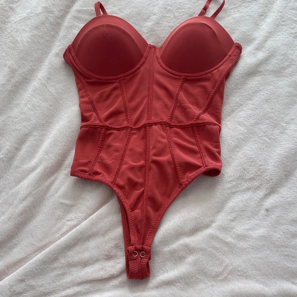 Chic Red Structured Bodysuit - Picture 1 of 1